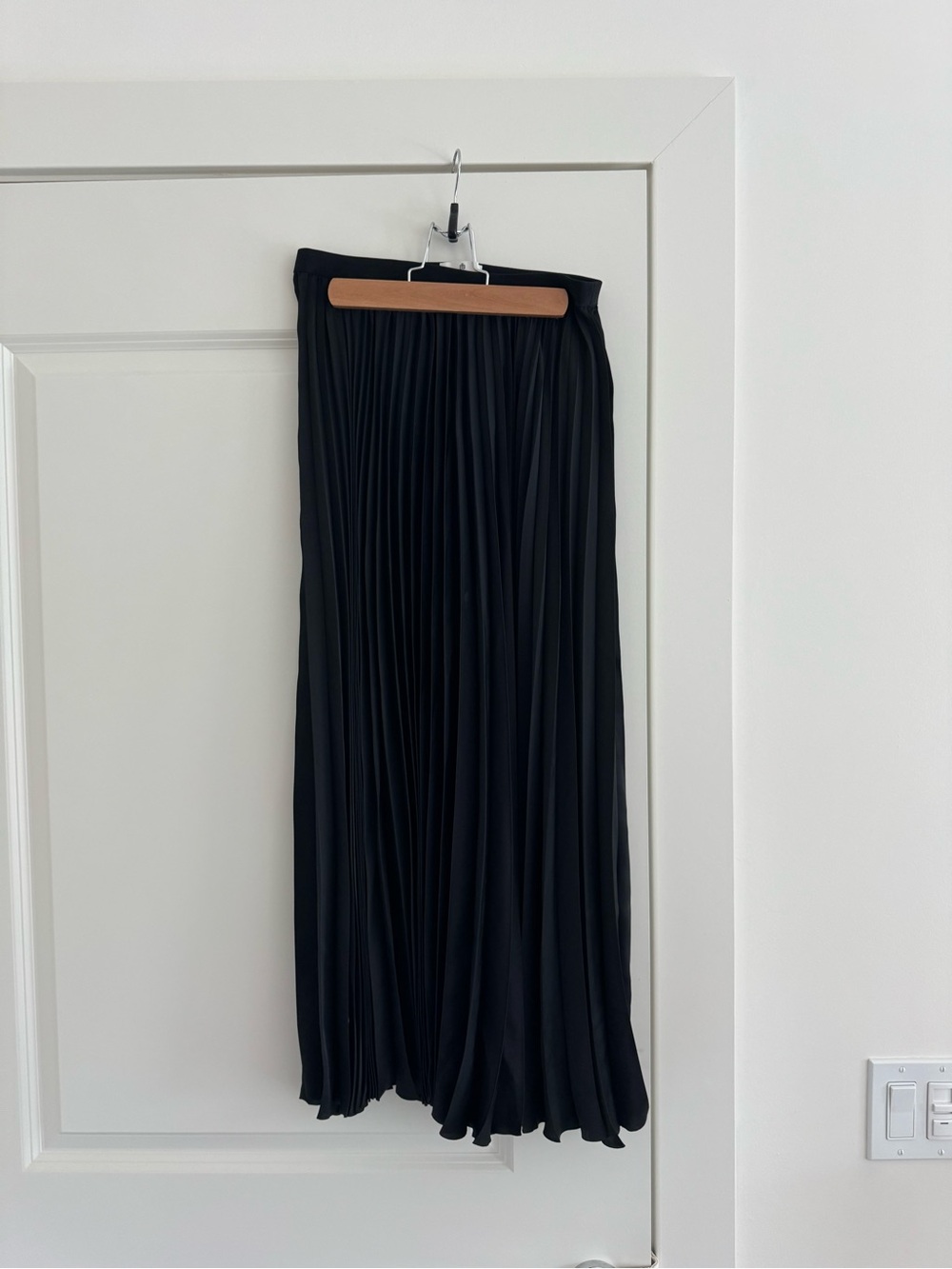 Babaton Black Pleated Midi Skirt